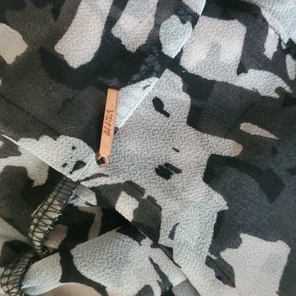 NWT MISA Los Angeles Floral Everly Wrap dress size medium - Picture 9 of 9